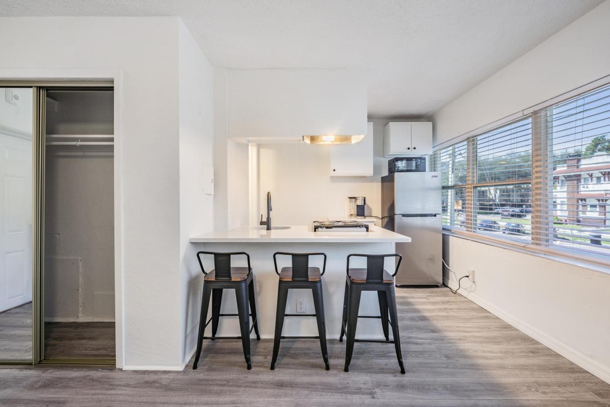 Spacious Studio Apartment Near Nightlife & Dining! セント・ピーターズバーグ エクステリア 写真