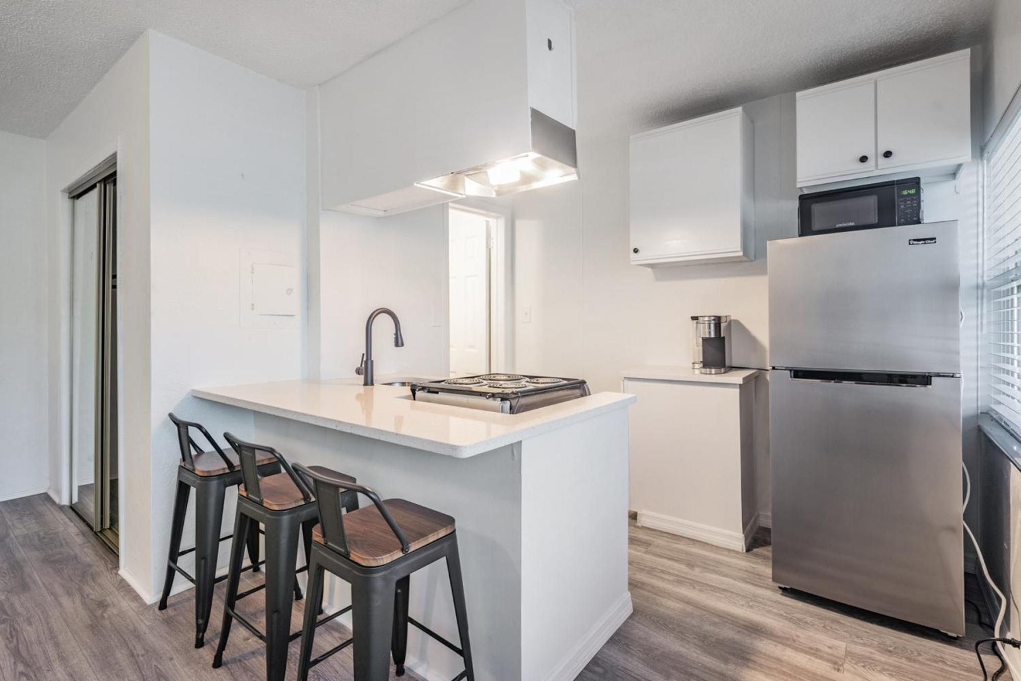 Spacious Studio Apartment Near Nightlife & Dining! セント・ピーターズバーグ エクステリア 写真