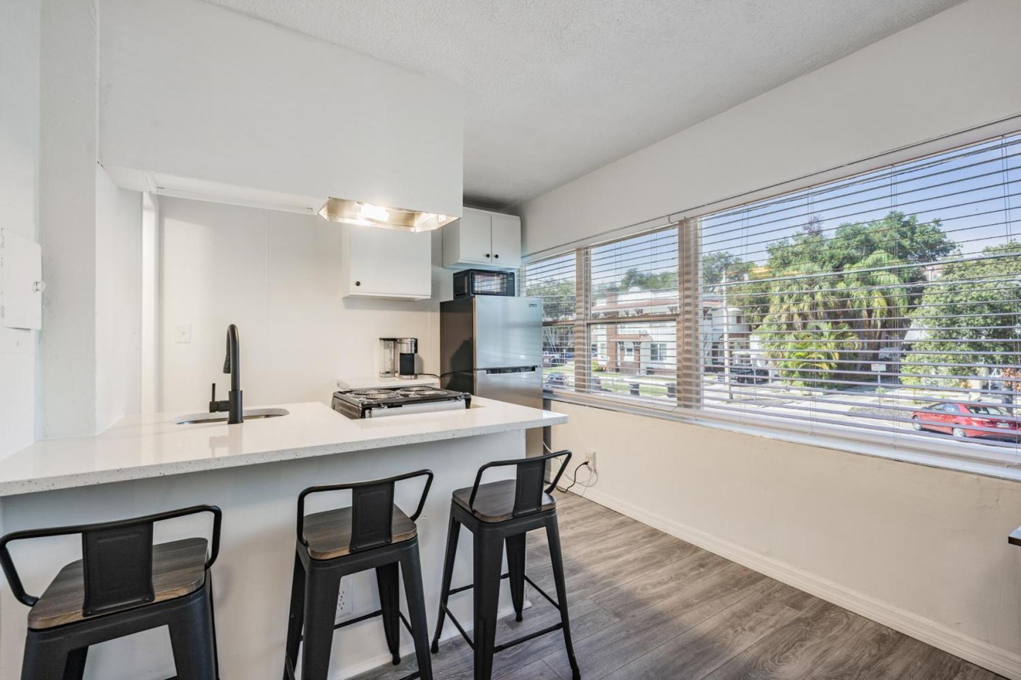 Spacious Studio Apartment Near Nightlife & Dining! セント・ピーターズバーグ エクステリア 写真